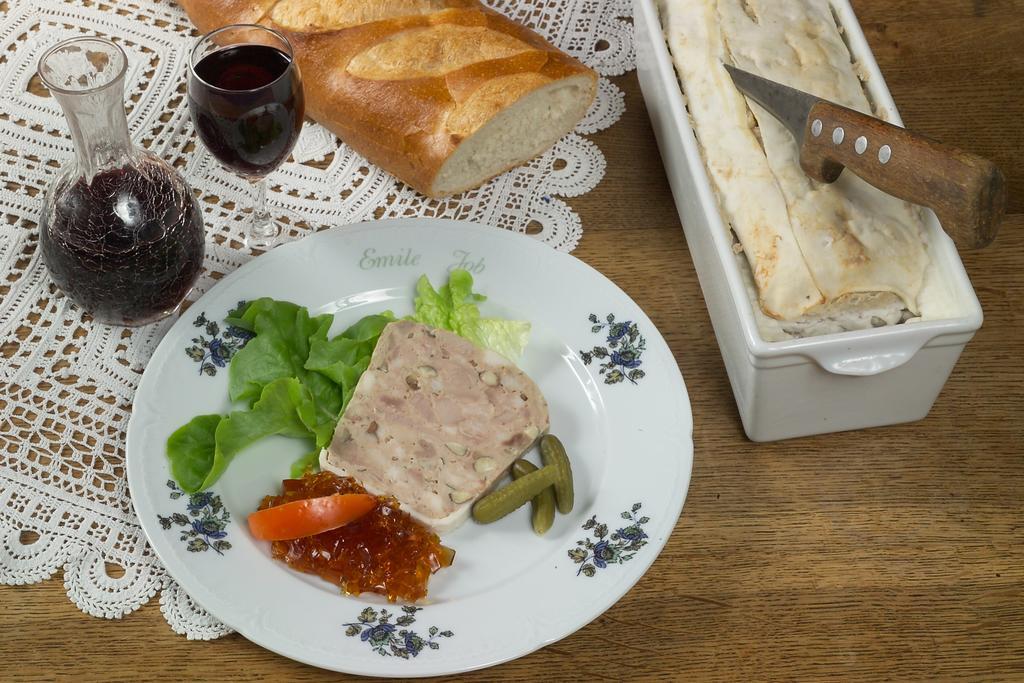 Hotel Restaurant Emile Job Montmerle-sur-Saone ภายนอก รูปภาพ