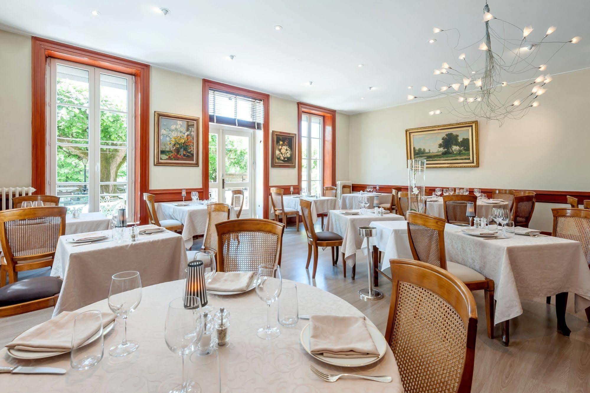 Hotel Restaurant Emile Job Montmerle-sur-Saone ภายนอก รูปภาพ