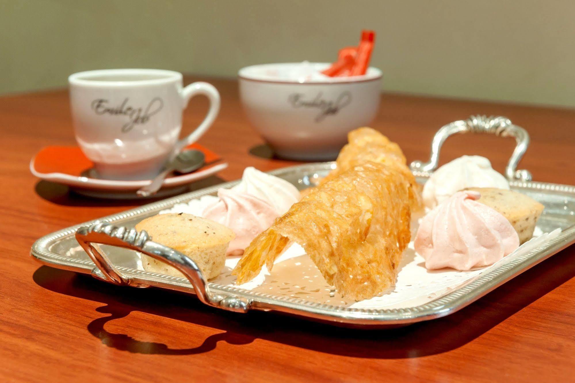 Hotel Restaurant Emile Job Montmerle-sur-Saone ภายนอก รูปภาพ