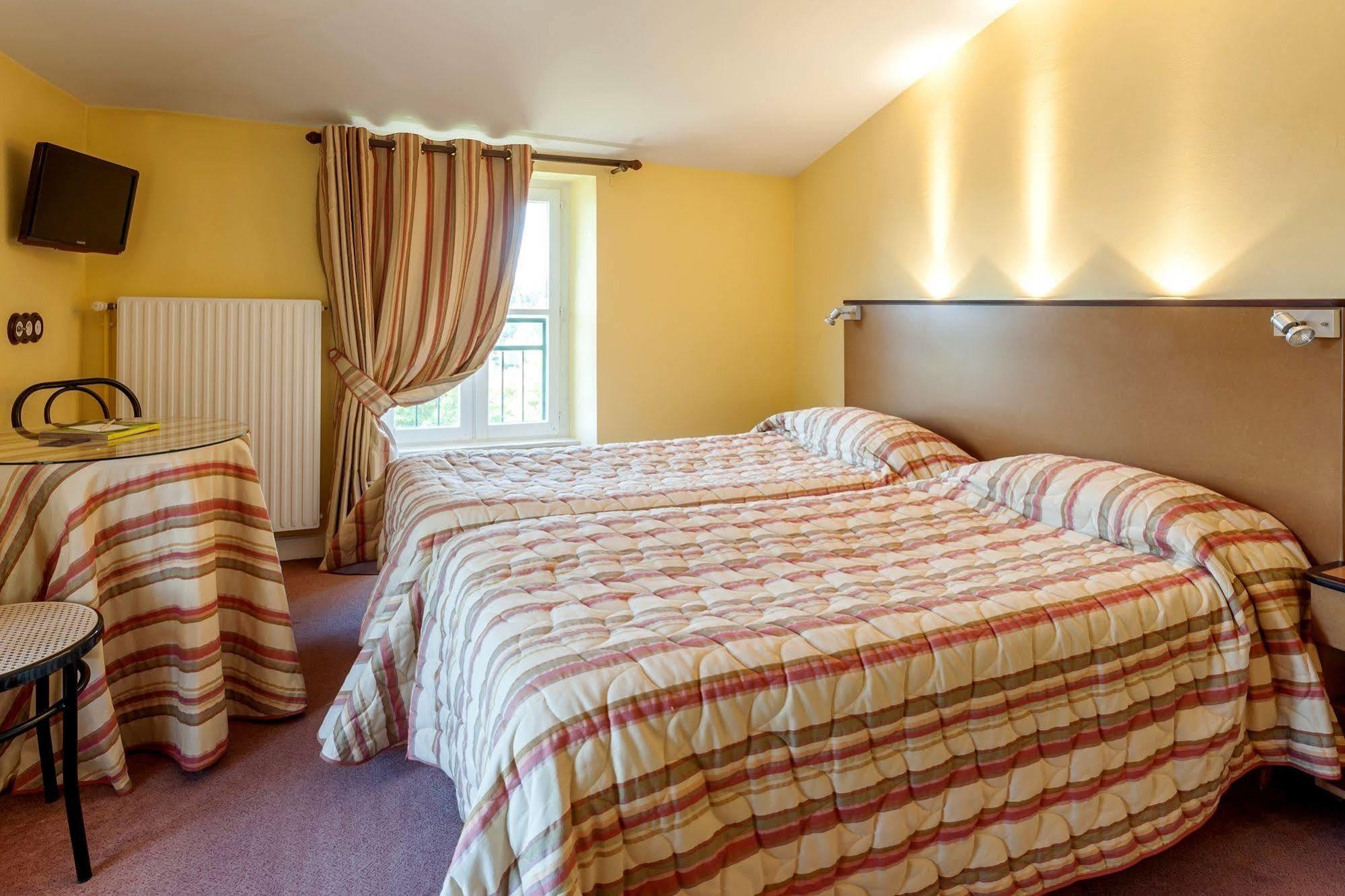 Hotel Restaurant Emile Job Montmerle-sur-Saone ภายนอก รูปภาพ