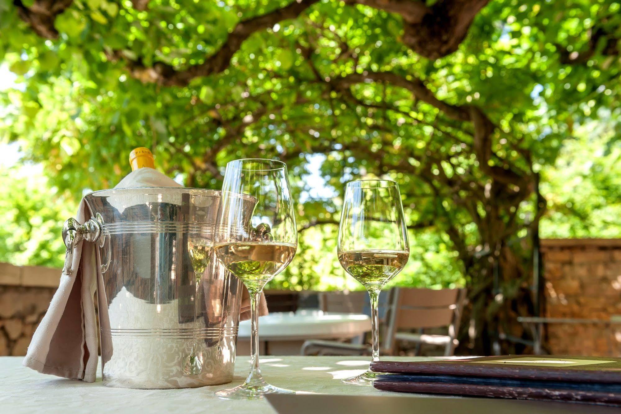 Hotel Restaurant Emile Job Montmerle-sur-Saone ภายนอก รูปภาพ