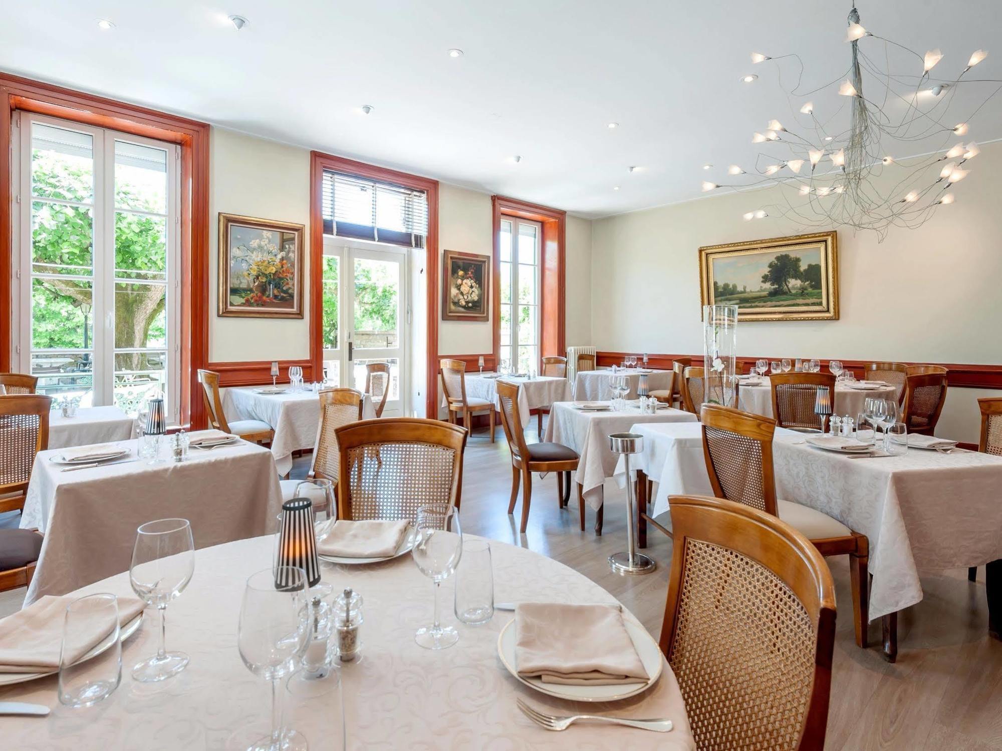 Hotel Restaurant Emile Job Montmerle-sur-Saone ภายนอก รูปภาพ