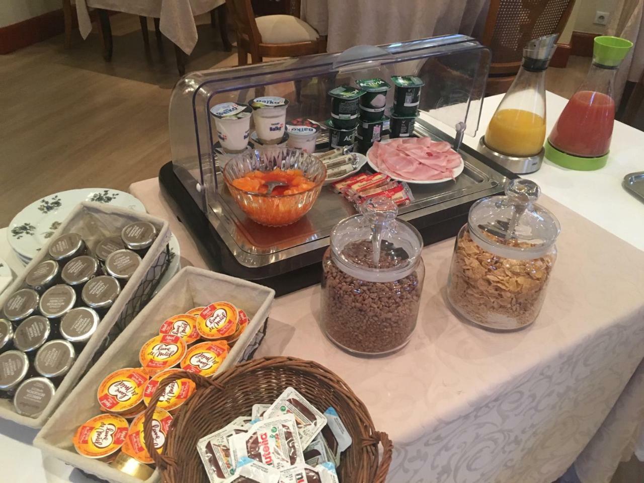 Hotel Restaurant Emile Job Montmerle-sur-Saone ภายนอก รูปภาพ